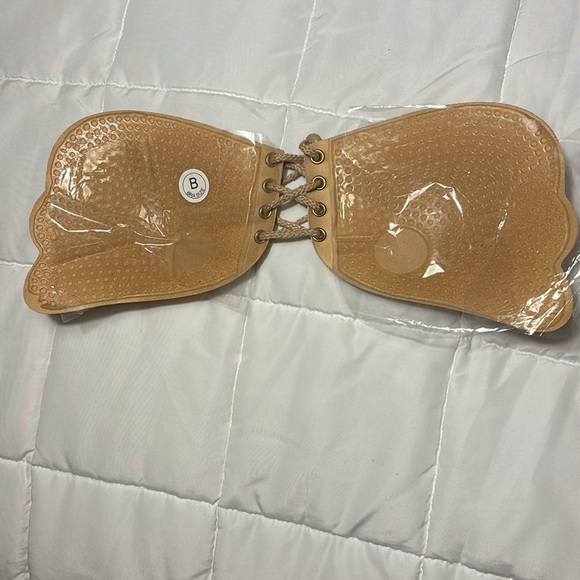 Cleavage Pal Backless and Strapless
Adhesive Lace Up Bra - Picture 6 of 9